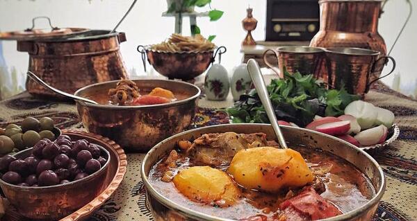 عکس آبگوشت در دیگ سنگی