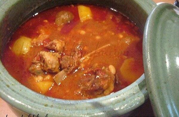 عکس آبگوشت در دیگ سنگی