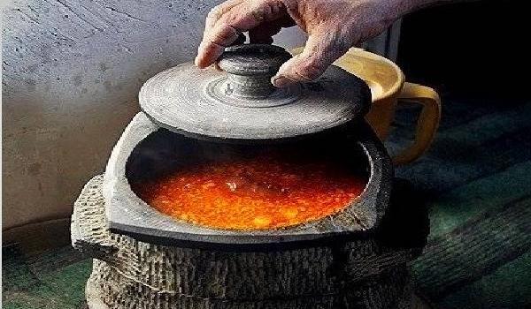 عکس آبگوشت در دیگ سنگی