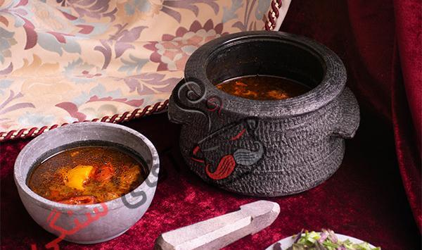 عکس آبگوشت در دیگ سنگی