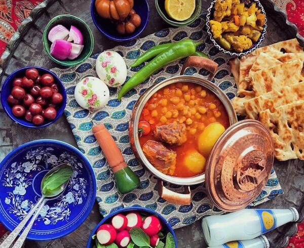 عکس آبگوشت در دیگ سنگی