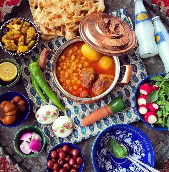 عکس آبگوشت در دیگ سنگی
