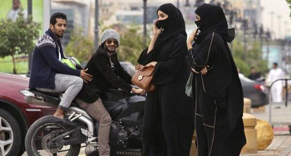 عکس دختر جوان با حجاب