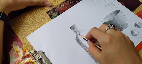 عکس نقاشی سیاه قلم کشیدن صندوق میوه