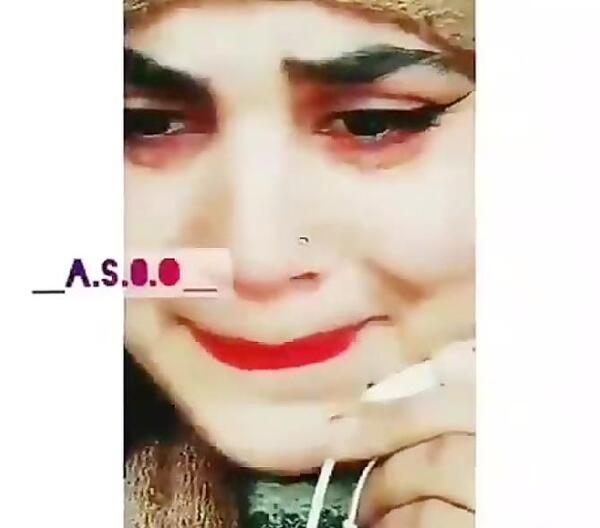عکس چشم دختر با گریه
