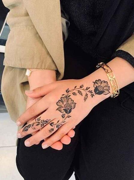 عکس تزیین حنا روی دست