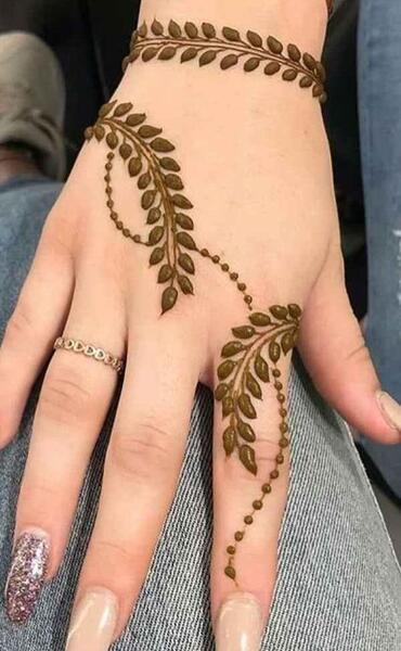 عکس تزیین حنا روی دست