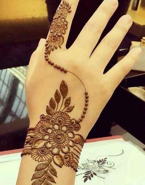عکس تزیین حنا روی دست