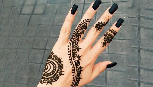 عکس تزیین حنا روی دست