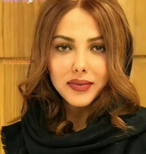 عکس لیلا اوتادی در آهوی پیشونی سفید