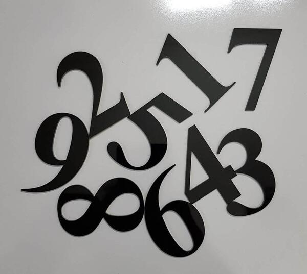 عکس ساعت لاتین