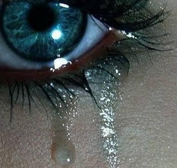 عکس چشم غمگین پسر