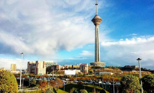 عکس برج میلاد تهران در روز