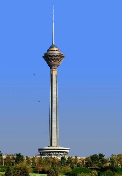 عکس برج میلاد تهران در روز