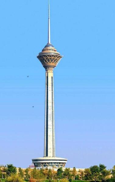 عکس برج میلاد تهران در روز