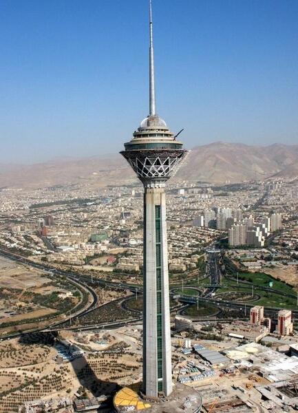عکس برج میلاد تهران در روز