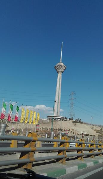 عکس برج میلاد تهران در روز