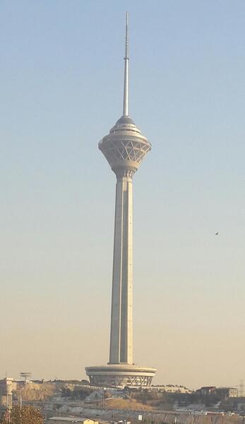 عکس برج میلاد تهران در روز