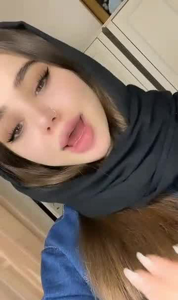عکس نیکا فلاحی با کیفیت