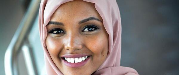 عکس دختر با حجاب ناراحت