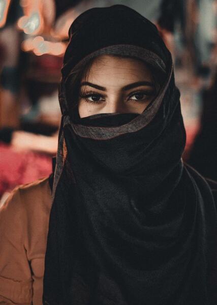 عکس دختر با حجاب ناراحت