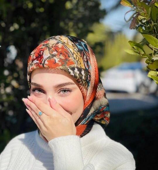 عکس دختر با حجاب ناراحت