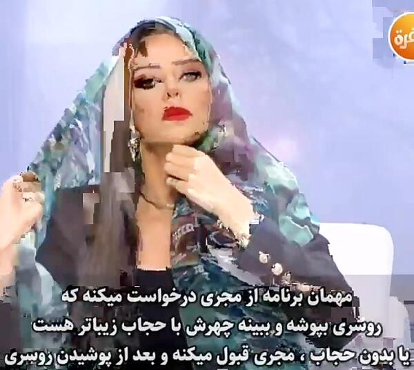 عکس مجری زن در برنامه زنده