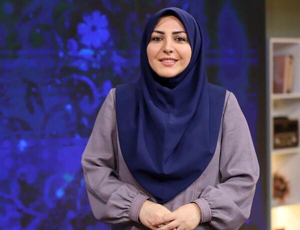 عکس مجری زن در برنامه زنده