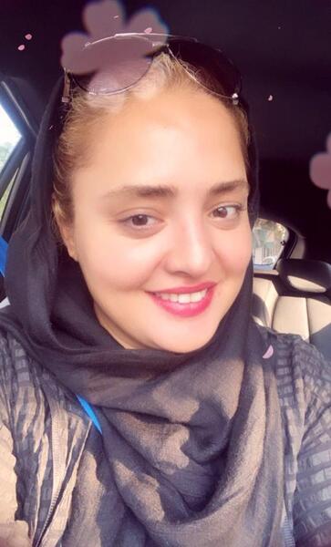 ژست عکس سلفی با گل