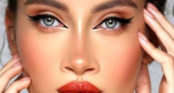 عکس اسب تک شاخ مرده