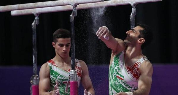 عکس پوشیدن لباس ژیمناستیک پسرانه