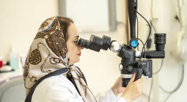 عکس دکتر پیام طبرسی