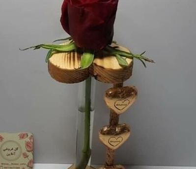 عکس گل رز توی شیشه