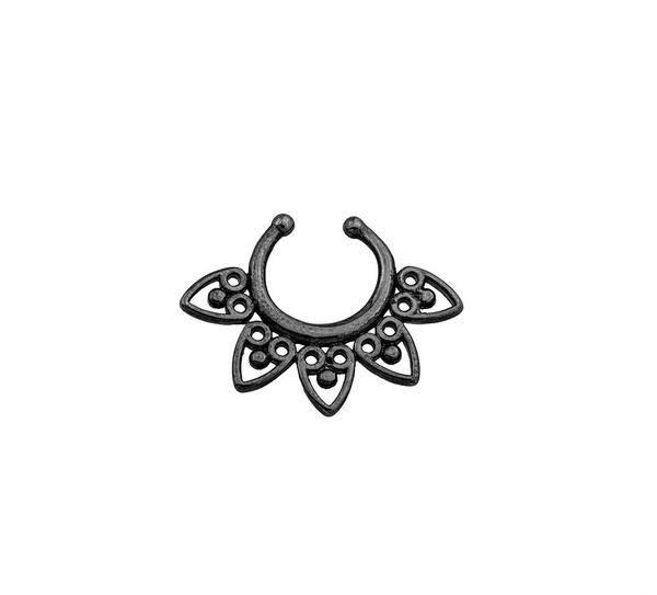 عکس پیرسینگ دماغ