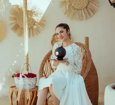 عکس ژست دخترانه تولد