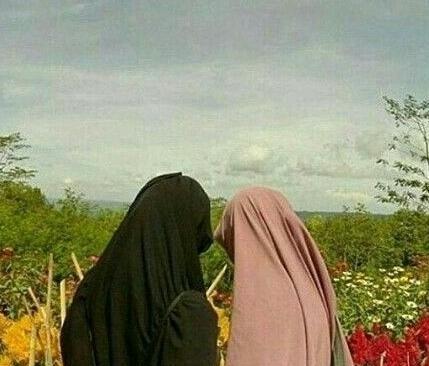 عکس رفیقانه دخترانه با حجاب