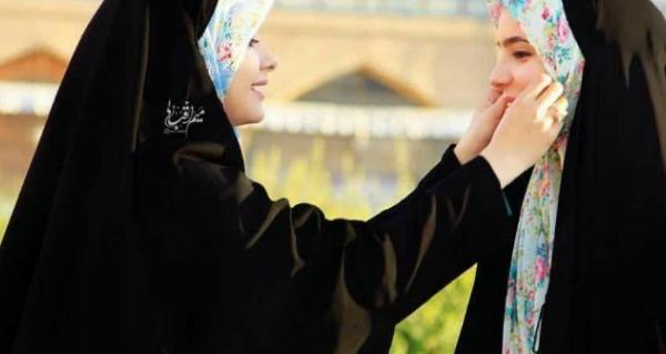 عکس رفیقانه دخترانه با حجاب