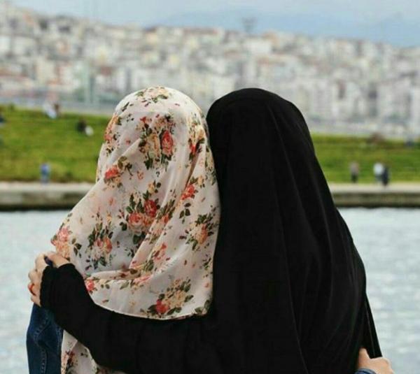 عکس رفیقانه دخترانه با حجاب