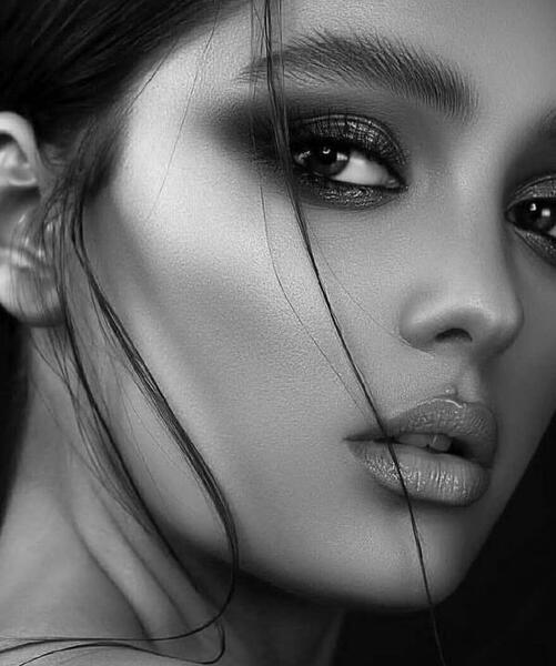 عکس سیاه سفید چهره با کیفیت بالا