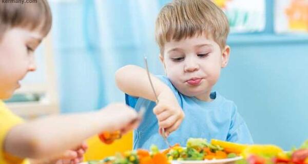 عکس از ظرف غذای کودک