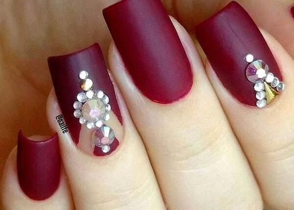 عکس مدل طراحی ناخن قرمز و مشکی