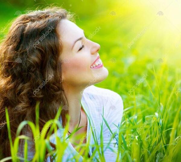 عکس زن زیبا طبیعی