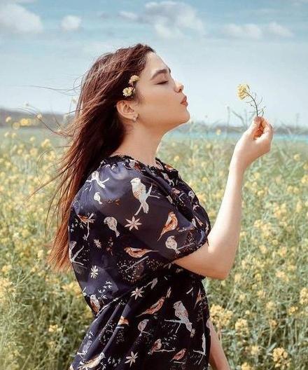 عکس زن زیبا طبیعی