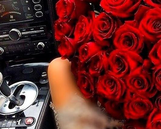 عکس گل رز داخل ماشین