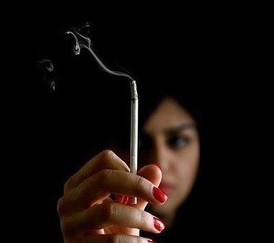 عکس زن سیگاری