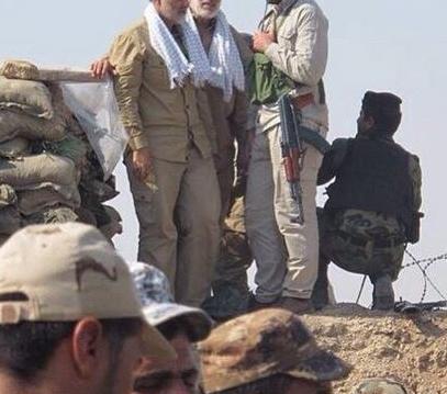 عکس حاج قاسم سلیمانی در حال جنگ