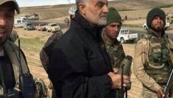عکس حاج قاسم سلیمانی در حال جنگ