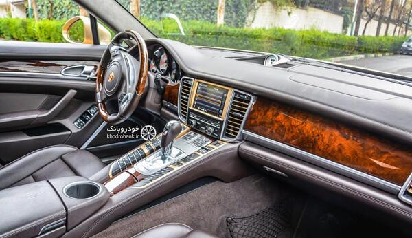 عکس داخل پورشه