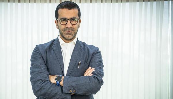 عکس سجاد غریبی در ماشین