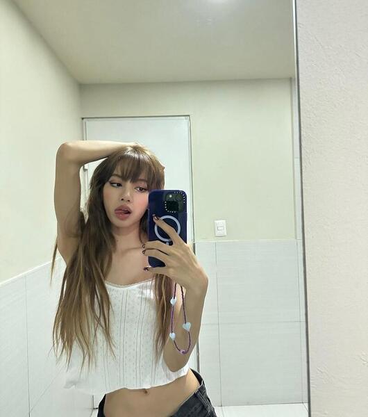 عکس سلفی لیسا